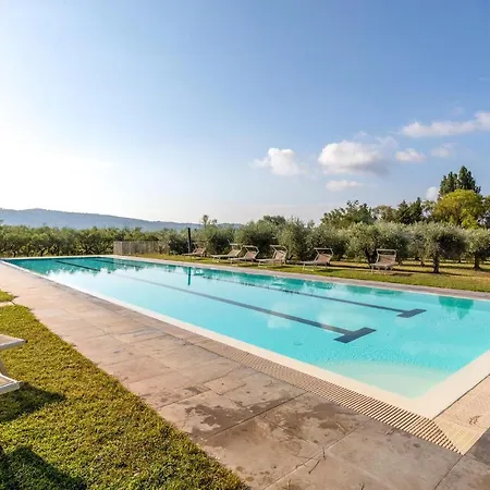 6 Bedroom Cozy In Passignano Sul T * Passignano sul Trasimeno