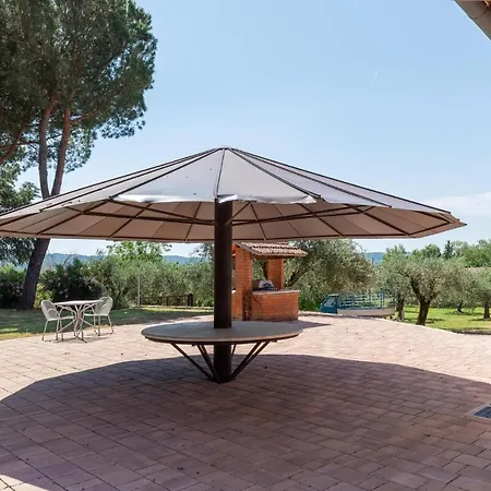 6 Bedroom Cozy In Passignano Sul T Casa vacanze *