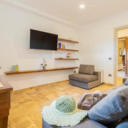 6 Bedroom Cozy In Passignano Sul T * Passignano sul Trasimeno