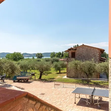 Casa vacanze 6 Bedroom Cozy In Passignano Sul T