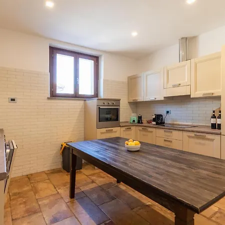6 Bedroom Cozy In Passignano Sul T *