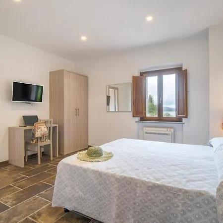 Dom wakacyjny 6 Bedroom Cozy In Passignano Sul T Passignano sul Trasimeno